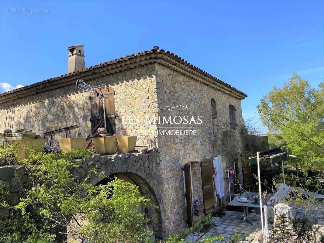 Maison à ROQUEBRUNE-SUR-ARGENS