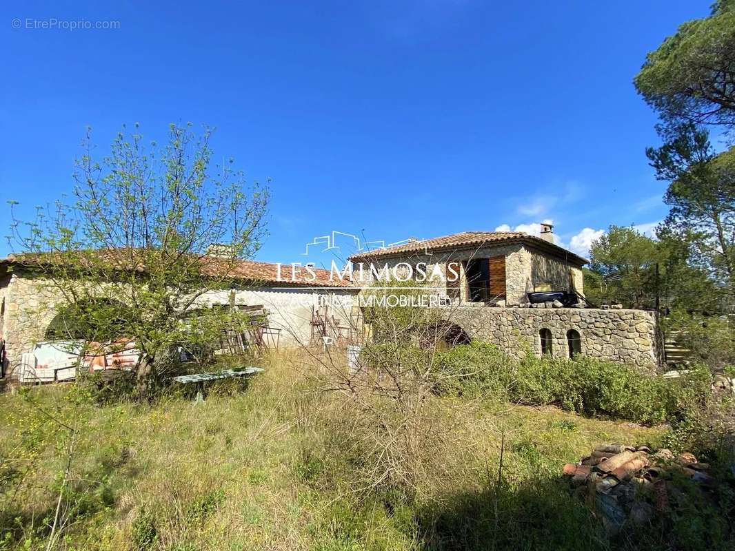 Maison à ROQUEBRUNE-SUR-ARGENS