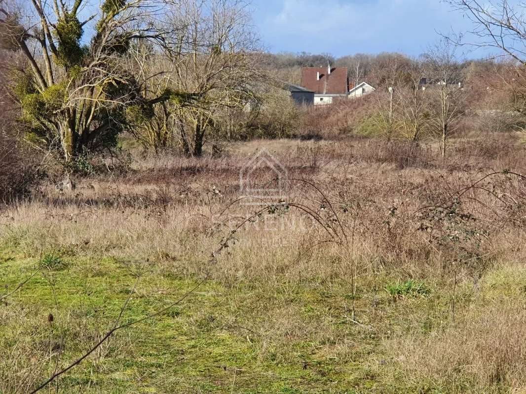 Terrain à CHALETTE-SUR-LOING