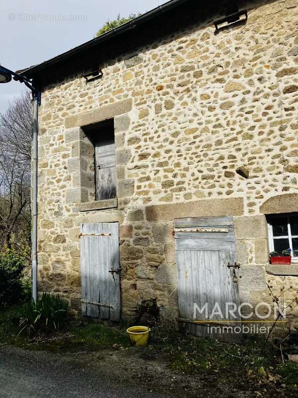 Maison à SAINT-PIERRE-DE-FURSAC