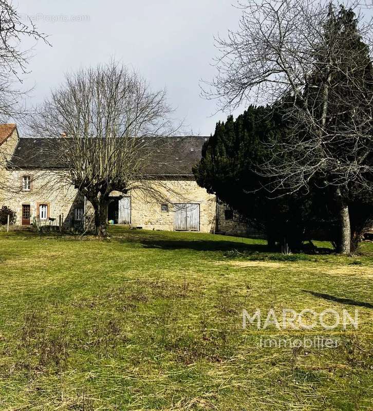 Maison à SAINT-PIERRE-DE-FURSAC