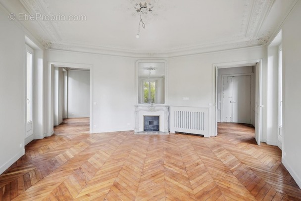 Appartement à PARIS-10E