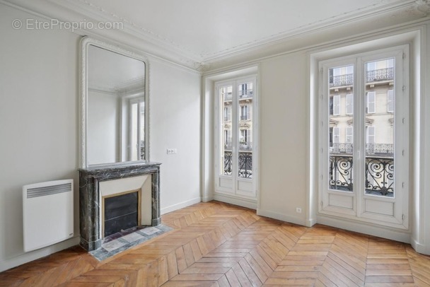 Appartement à PARIS-10E