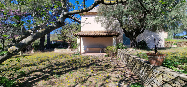 Maison à SAINT-CYR-SUR-MER