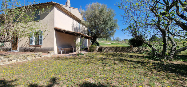 Maison à SAINT-CYR-SUR-MER