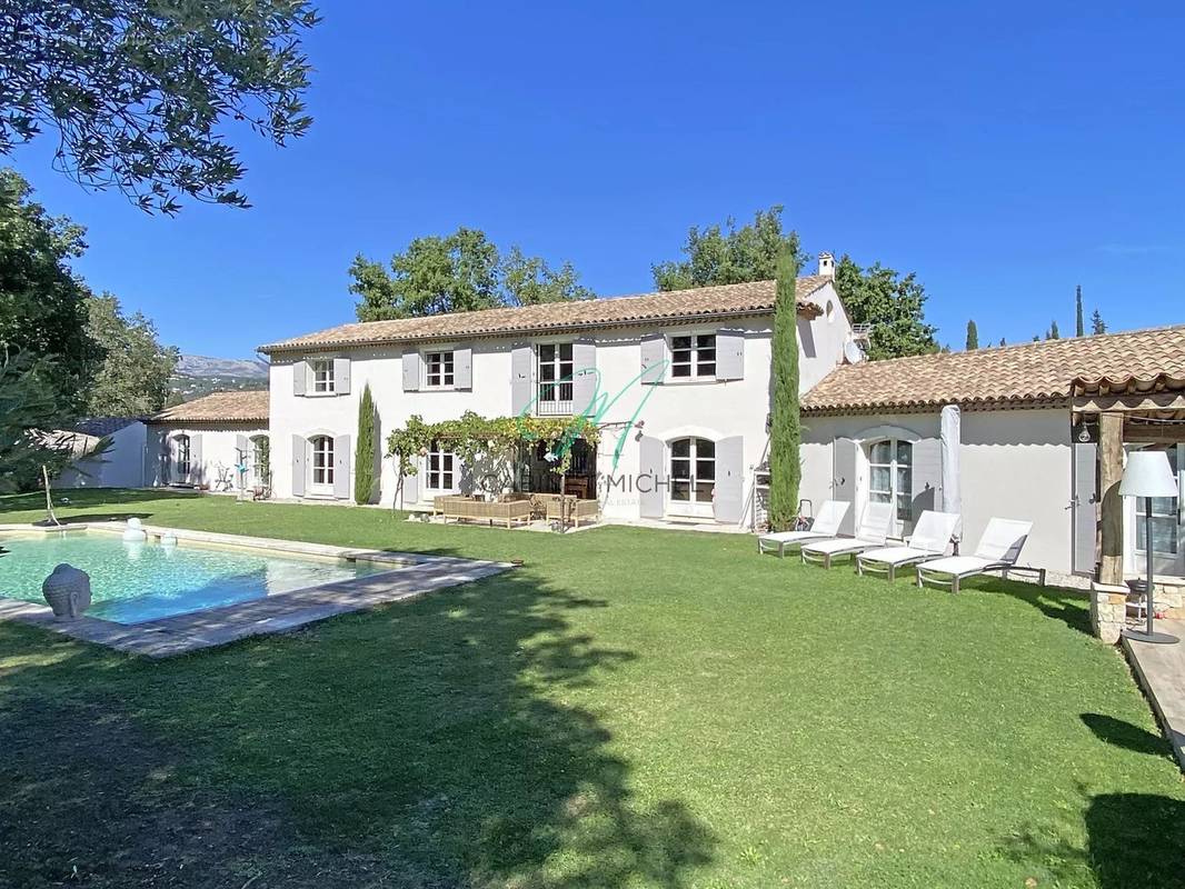 Maison à CHATEAUNEUF-GRASSE