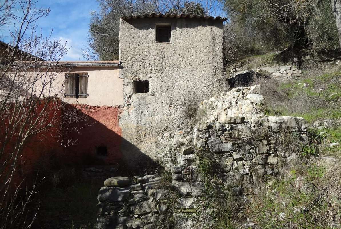 Terrain à PEILLE