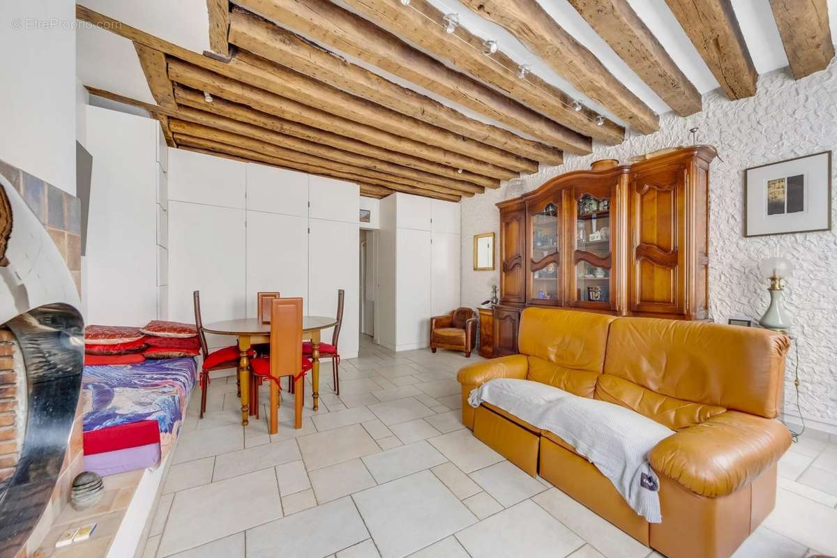 Appartement à PARIS-3E