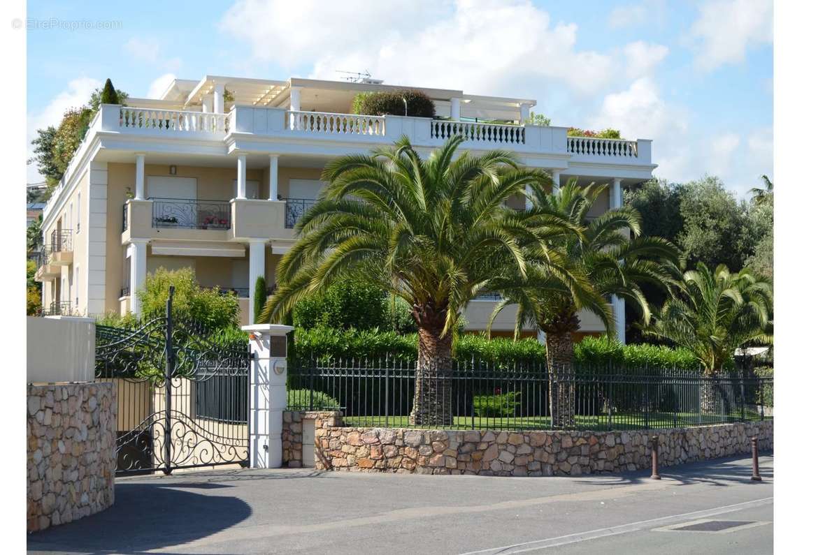 Appartement à SAINT-LAURENT-DU-VAR