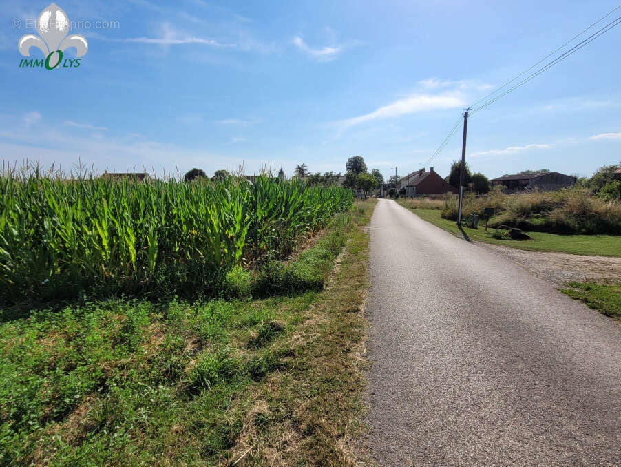 Terrain à CHARNAY-LES-CHALON