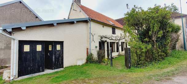 Maison à SAINT-SAUVEUR-EN-PUISAYE