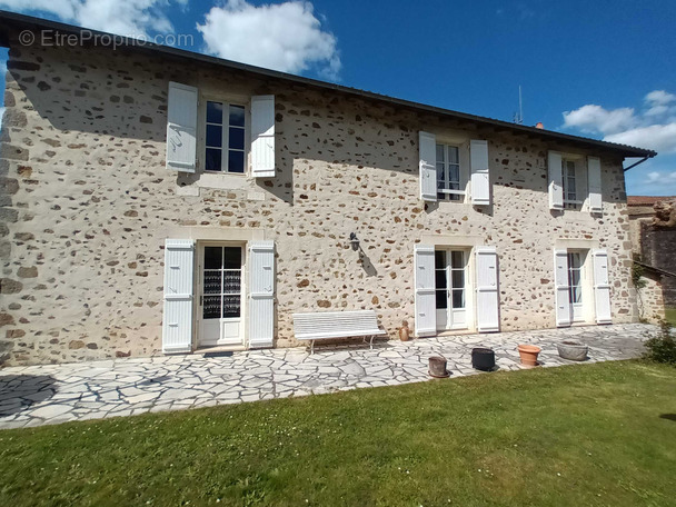 Maison à CHASSENEUIL-SUR-BONNIEURE