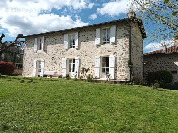 Maison à CHASSENEUIL-SUR-BONNIEURE