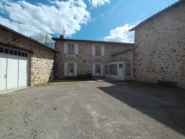 Maison à CHASSENEUIL-SUR-BONNIEURE