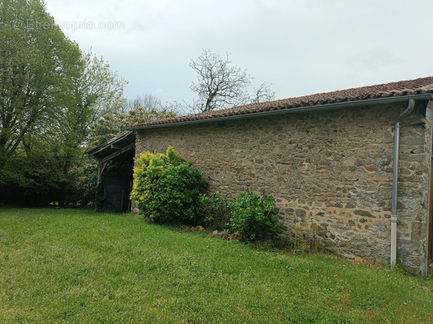 Maison à DOMPIERRE-LES-EGLISES