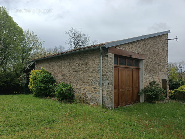 Maison à DOMPIERRE-LES-EGLISES