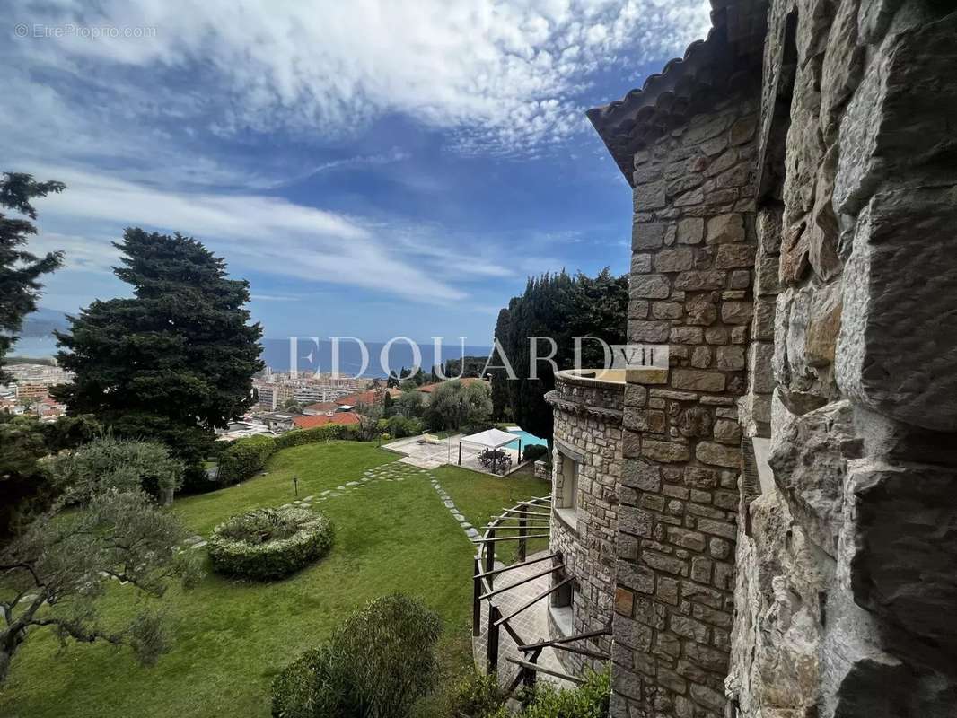 Appartement à ROQUEBRUNE-CAP-MARTIN