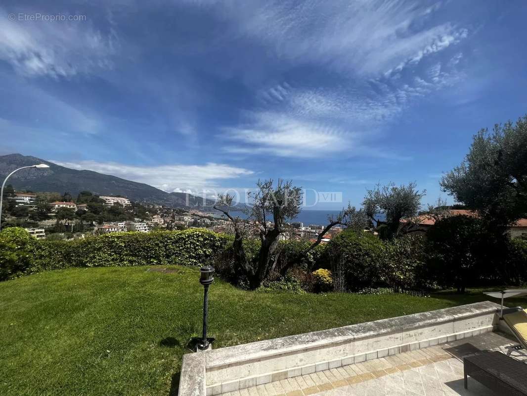 Appartement à ROQUEBRUNE-CAP-MARTIN