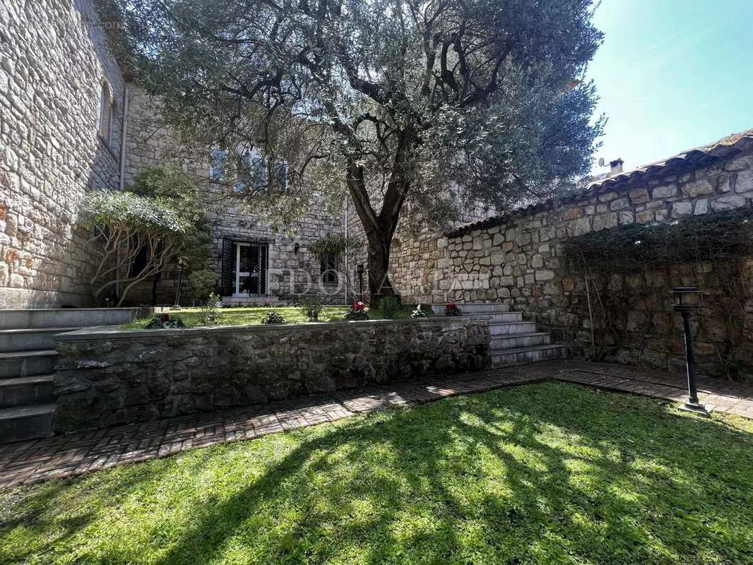 Appartement à ROQUEBRUNE-CAP-MARTIN