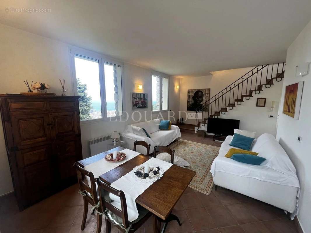 Appartement à ROQUEBRUNE-CAP-MARTIN