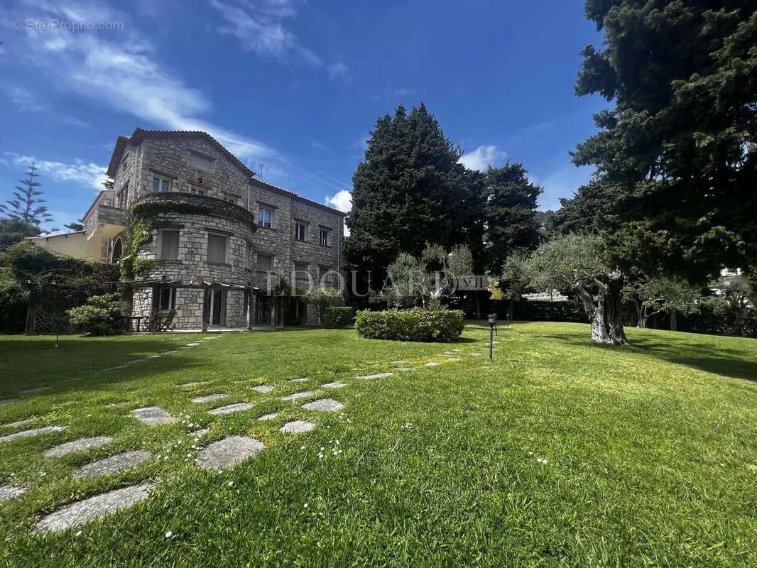 Appartement à ROQUEBRUNE-CAP-MARTIN