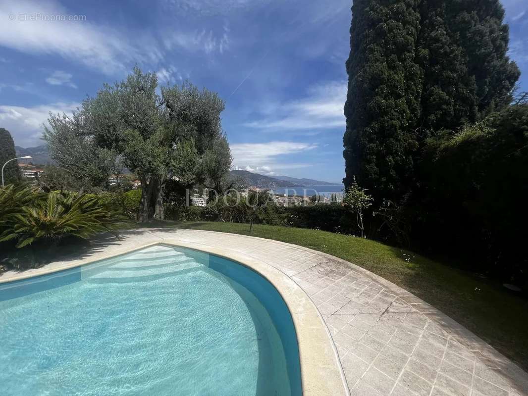 Appartement à ROQUEBRUNE-CAP-MARTIN