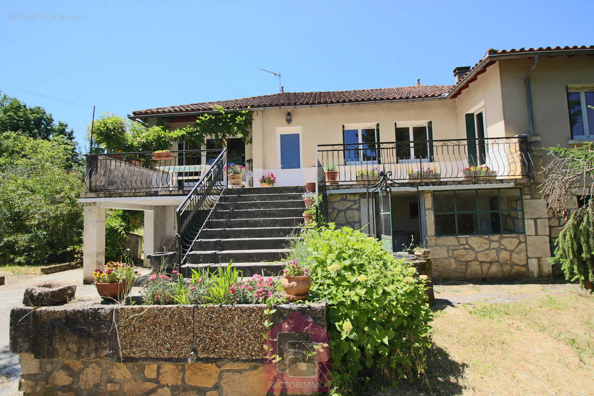 Maison à PUY-L&#039;EVEQUE