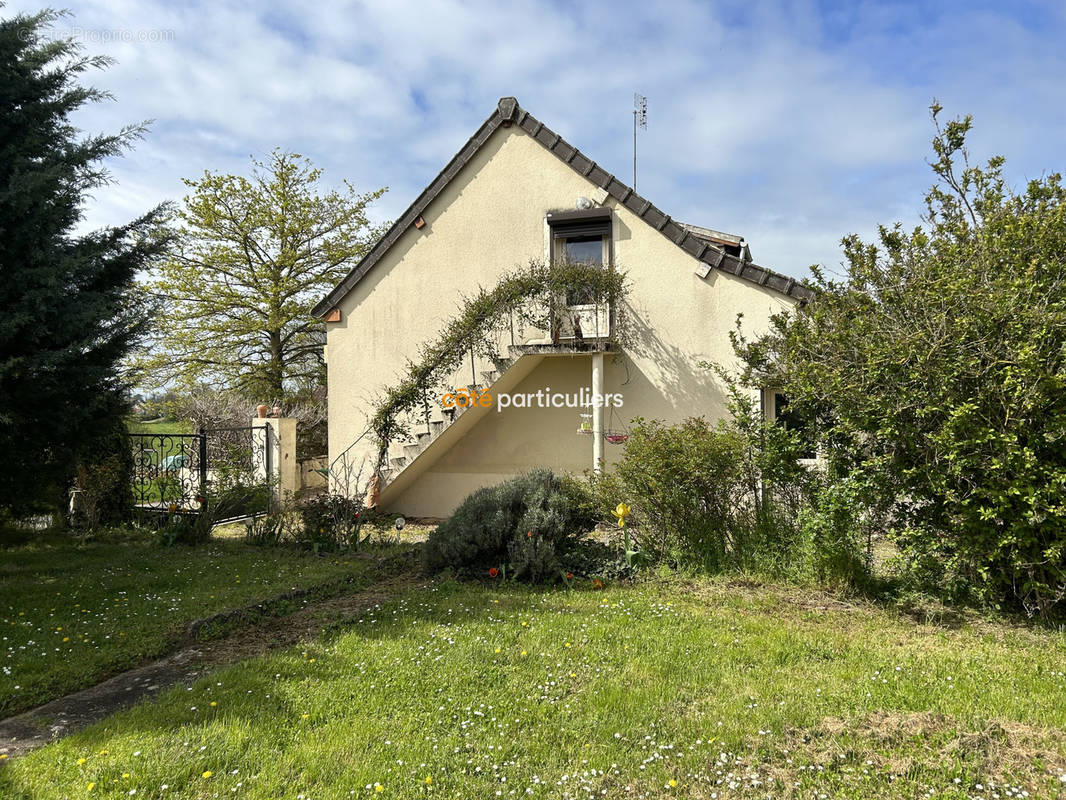 Maison à AINAY-LE-CHATEAU