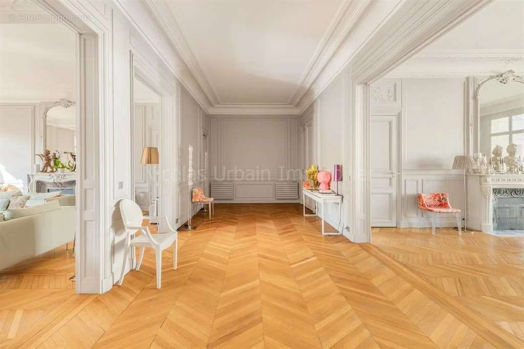 Appartement à NEUILLY-SUR-SEINE