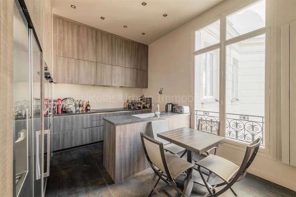 Appartement à NEUILLY-SUR-SEINE