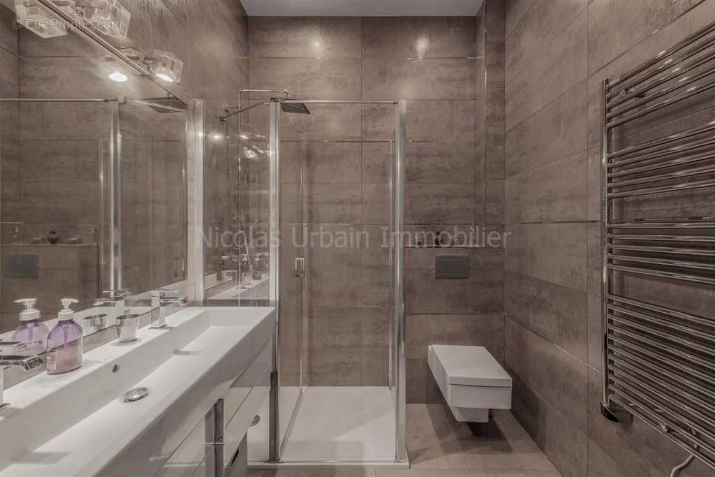 Appartement à NEUILLY-SUR-SEINE