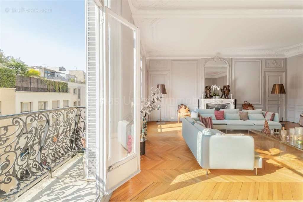 Appartement à NEUILLY-SUR-SEINE