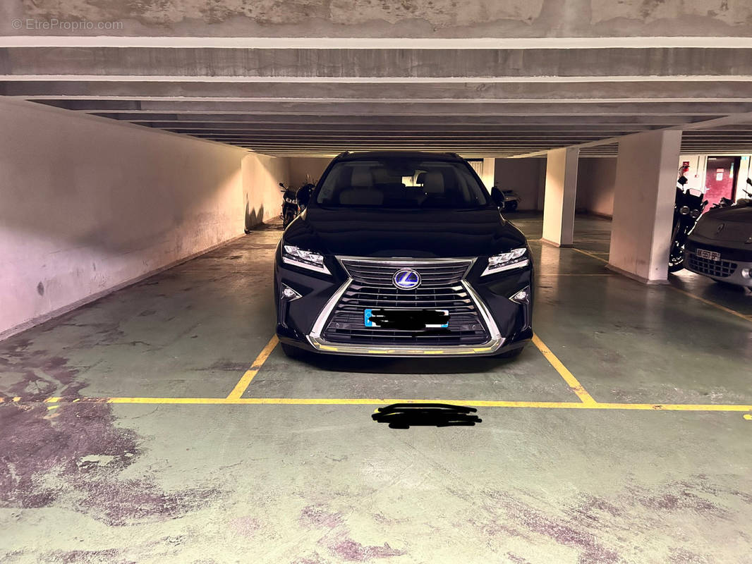 Parking à PARIS-11E