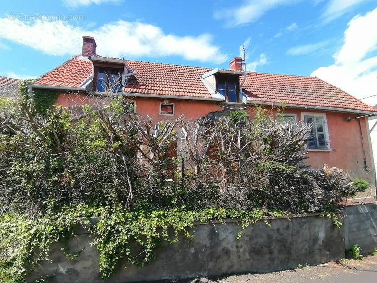 Maison à SAINT-GAL-SUR-SIOULE