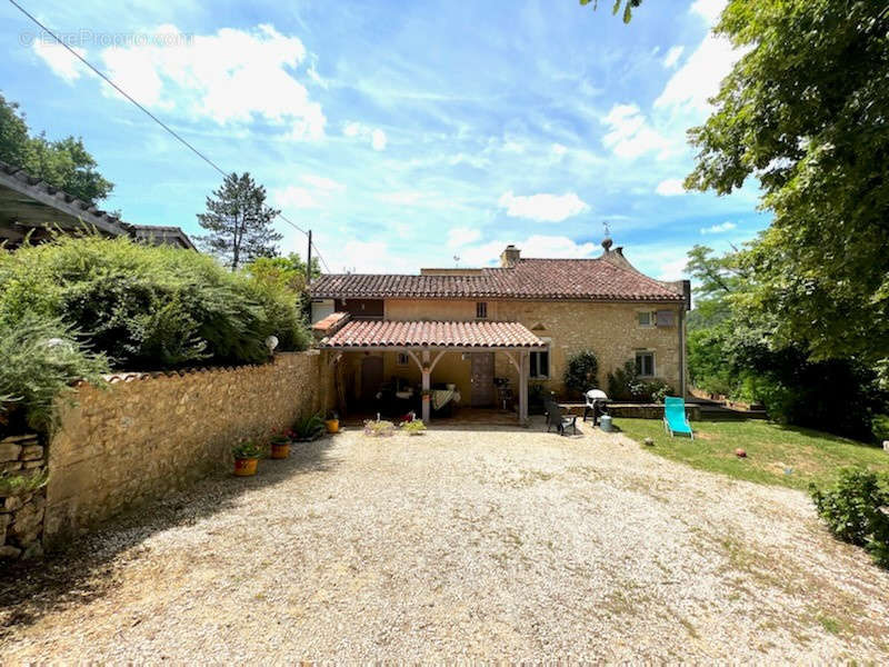 Maison à SAINT-FRONT-SUR-LEMANCE