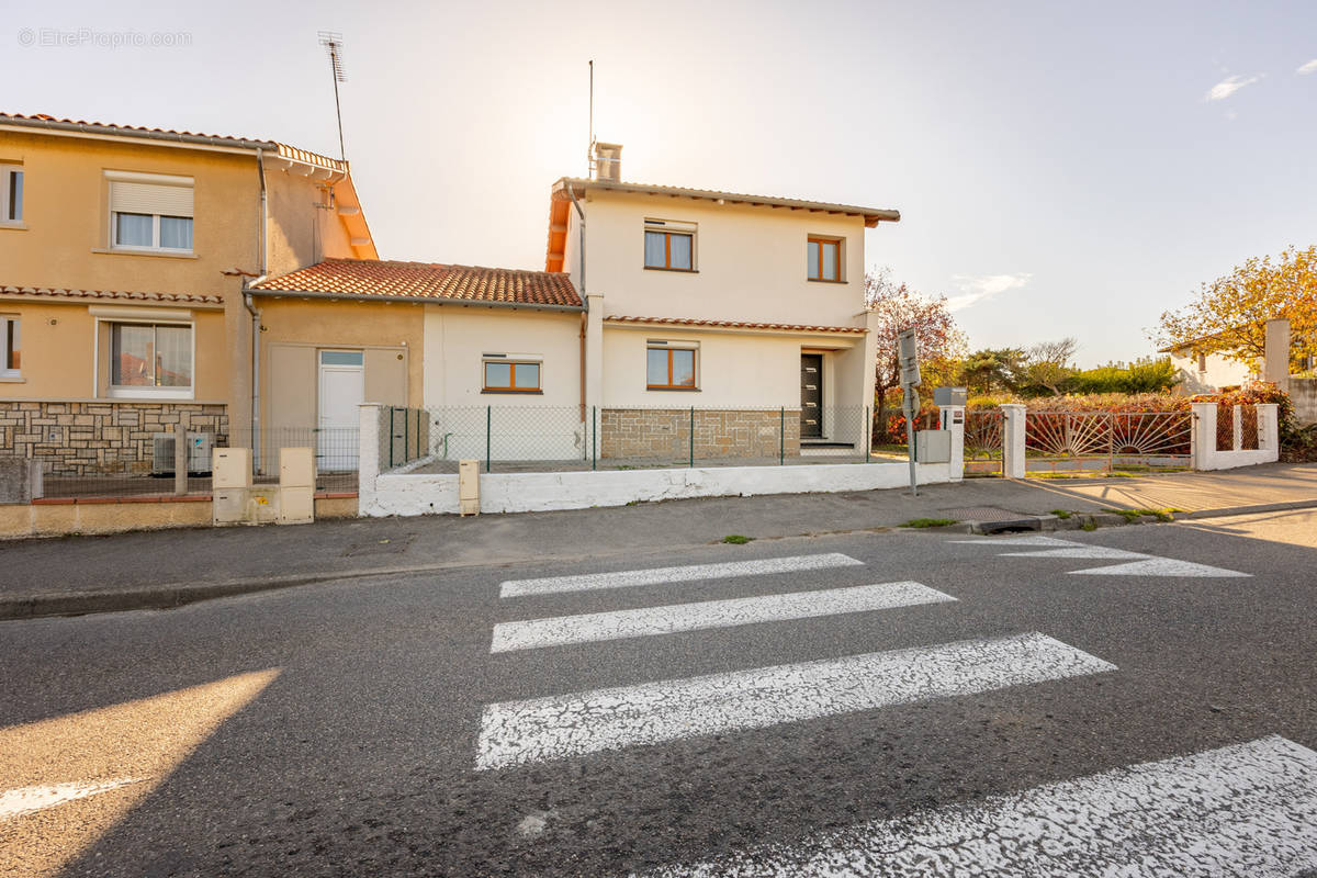 Maison à MONTBETON