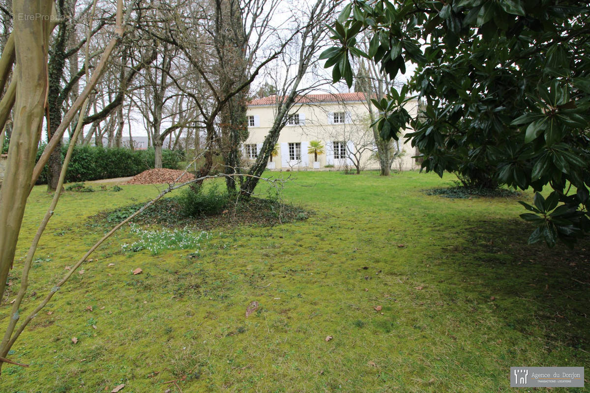 Maison à JONZAC