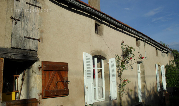 Maison à SAINT-PRIEST-EN-MURAT