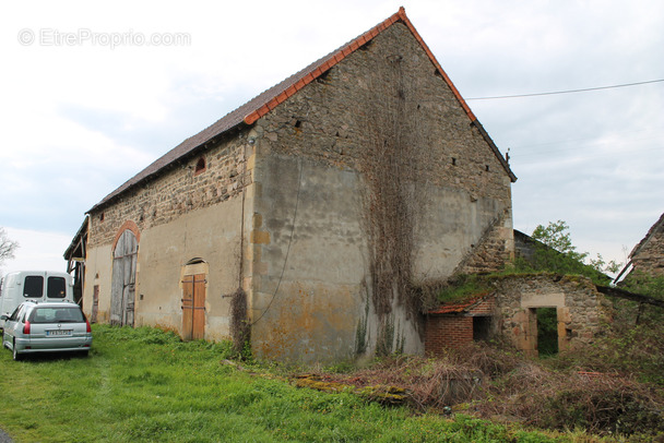 Maison à SAINT-PRIEST-EN-MURAT