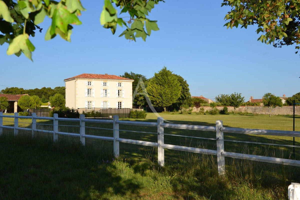 Maison à LES EGLISES-D&#039;ARGENTEUIL