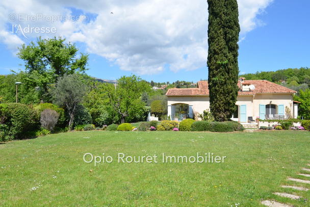 Maison à CHATEAUNEUF-GRASSE