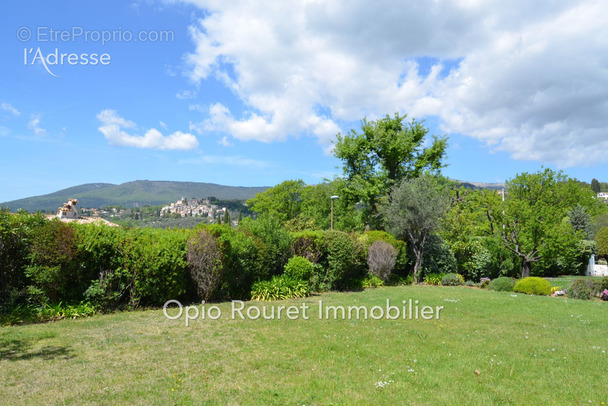 Maison à CHATEAUNEUF-GRASSE