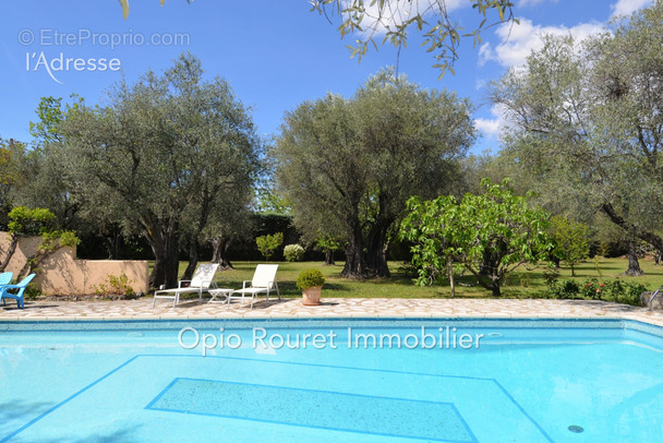 Maison à CHATEAUNEUF-GRASSE