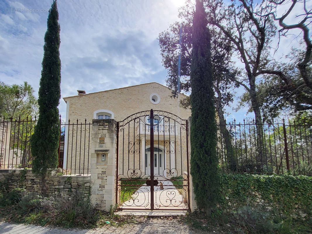 Maison à GORDES