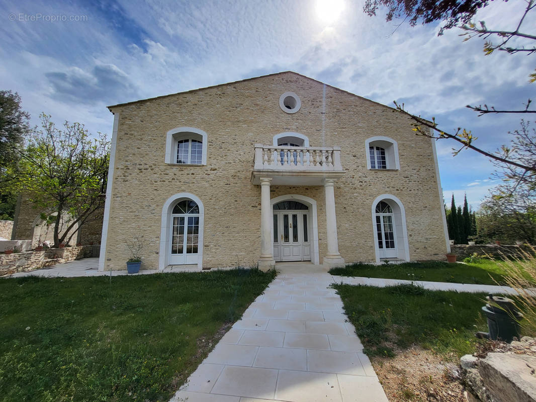 Maison à GORDES