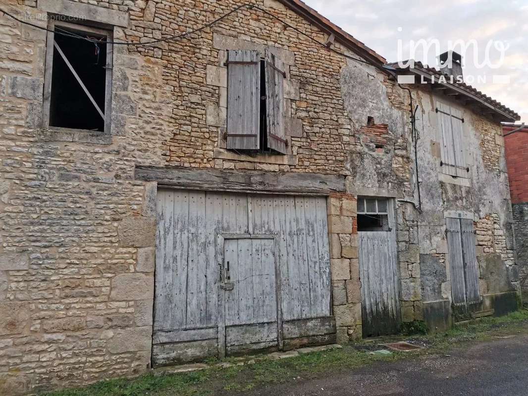 Appartement à CHAMPAGNE-MOUTON