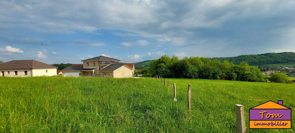 Terrain à HERICOURT