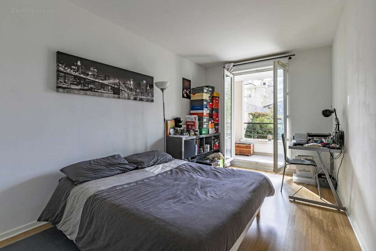 Appartement à COURBEVOIE