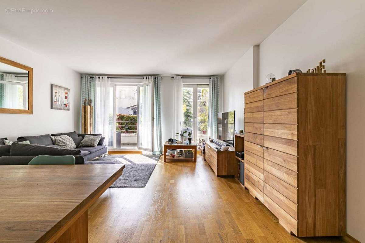 Appartement à COURBEVOIE