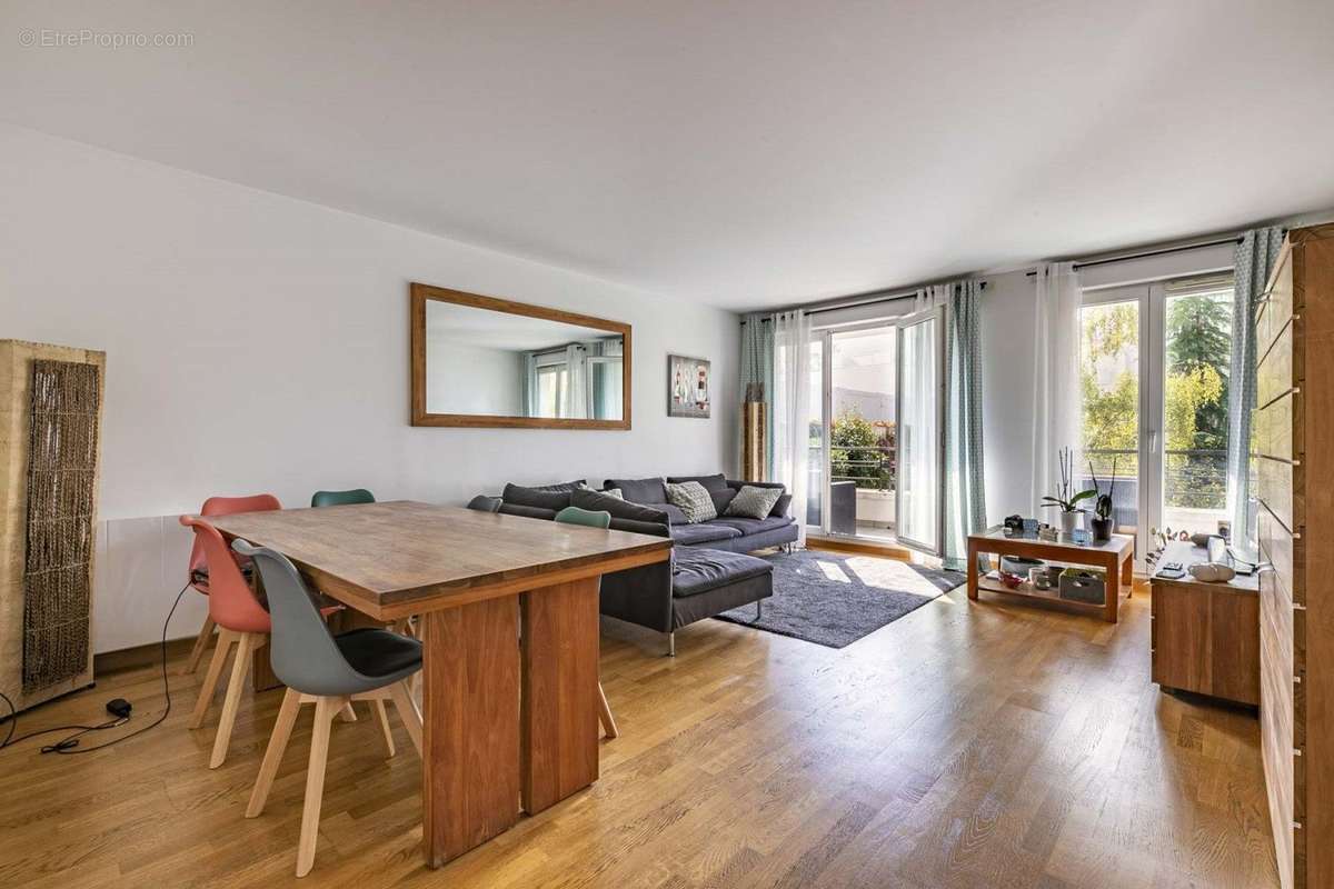 Appartement à COURBEVOIE